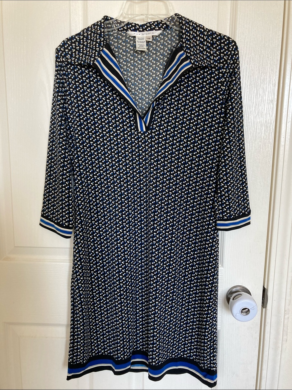 Max studio dots shift dress in black blue